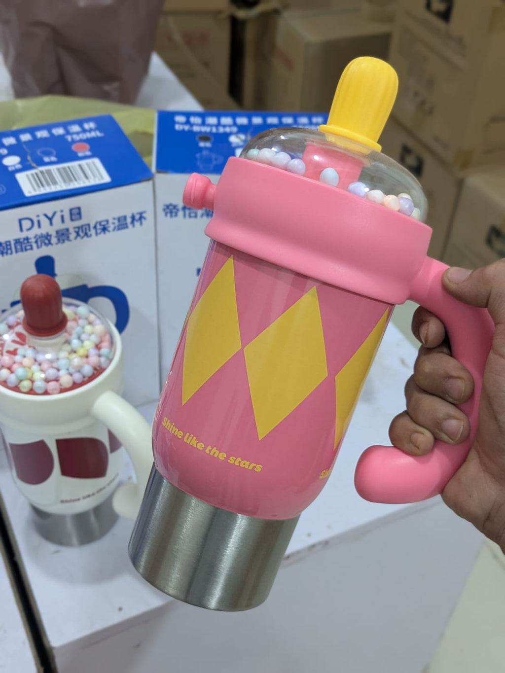 DIYi 750ml Trendy Insulated Travel Mug with Creative Snow Globe Lid & Easy-Grip Handle