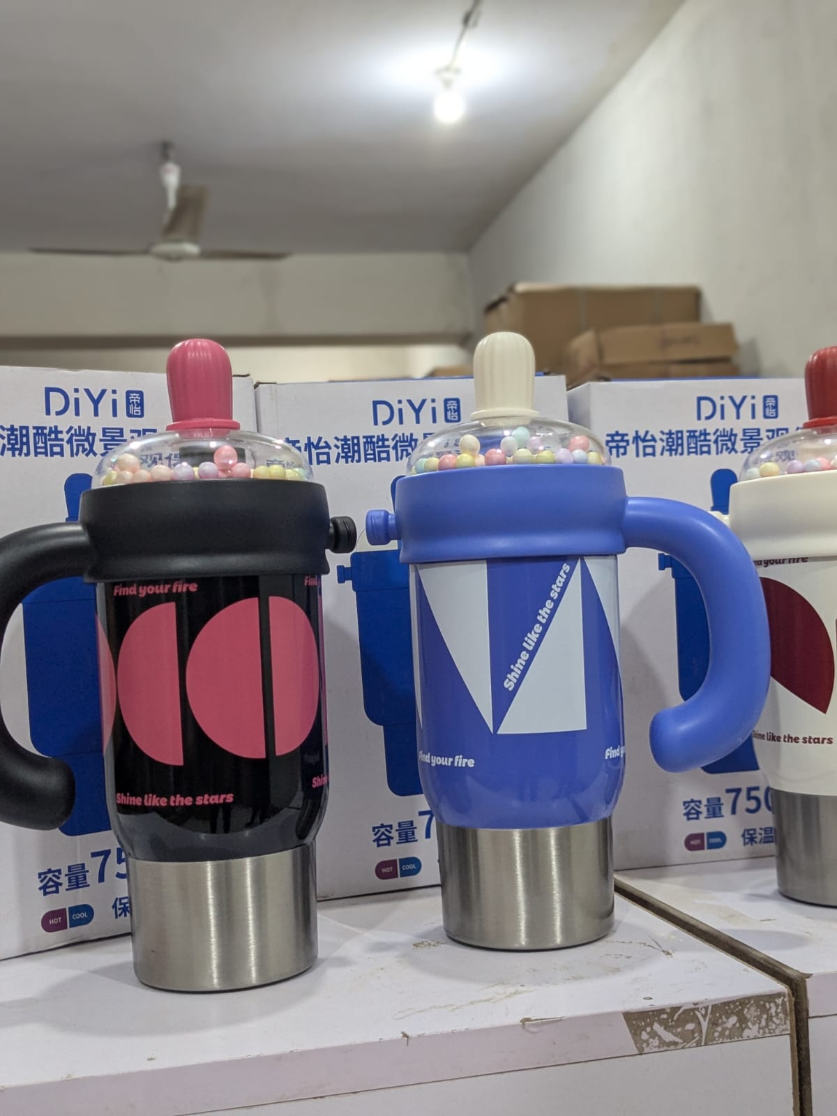 DIYi 750ml Trendy Insulated Travel Mug with Creative Snow Globe Lid & Easy-Grip Handle