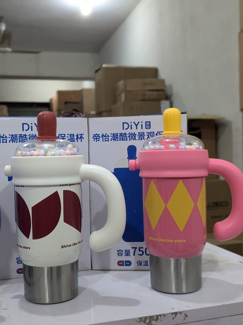 DIYi 750ml Trendy Insulated Travel Mug with Creative Snow Globe Lid & Easy-Grip Handle