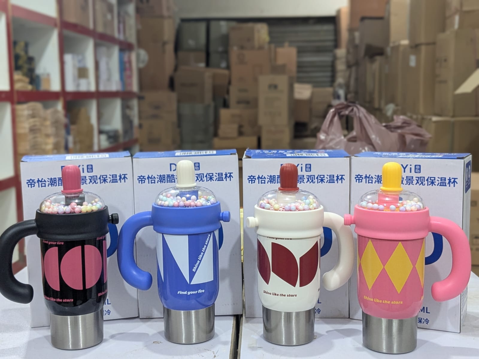 DIYi 750ml Trendy Insulated Travel Mug with Creative Snow Globe Lid & Easy-Grip Handle