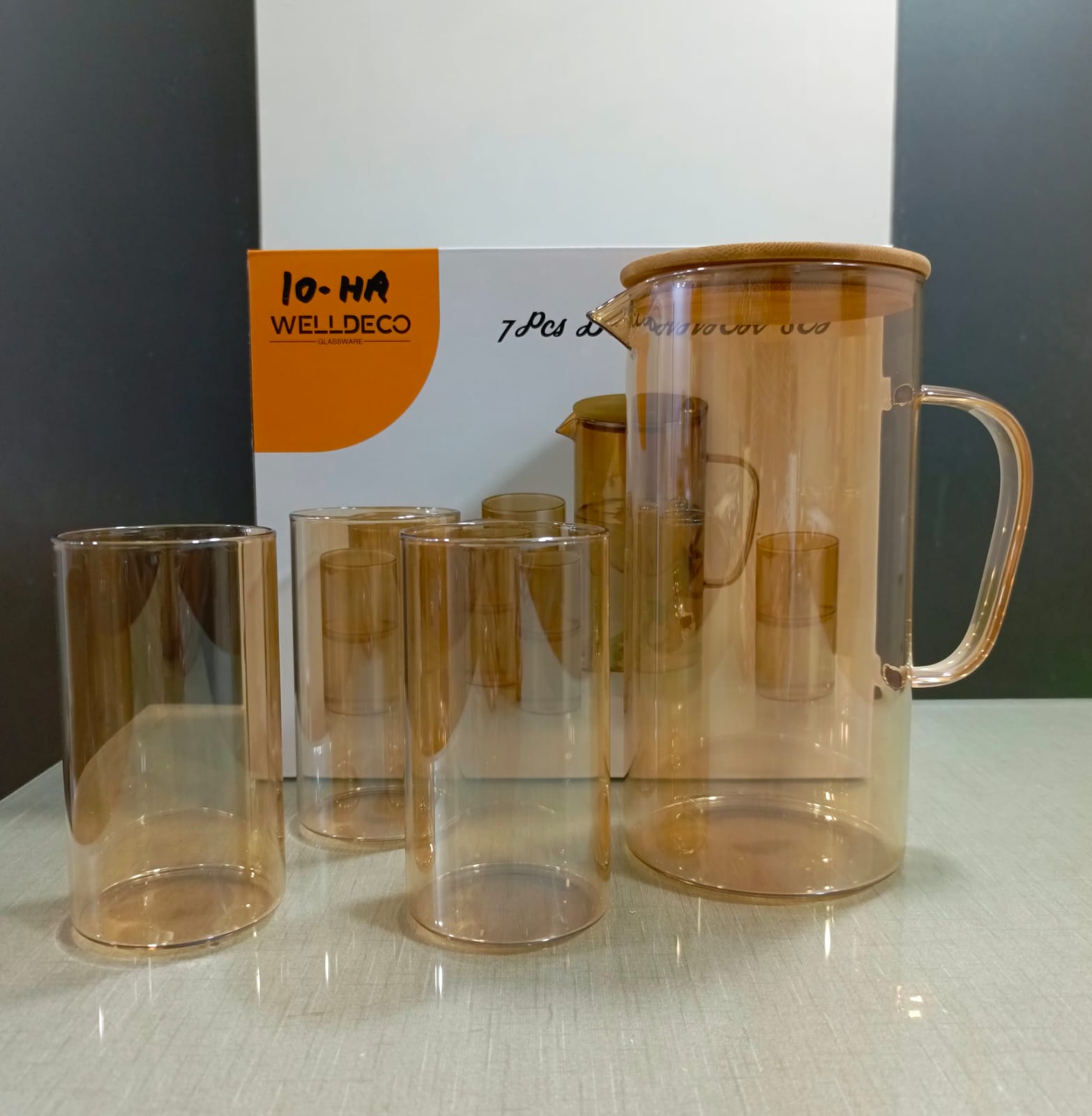 BOROSILICATE GLASS HIGH QUALITY MATERIAL  6PCS GLASS / 1PCS BAMBOO WOODEN CAP OF JUG  CAPACITY = 1800ml jug / 320ml glass