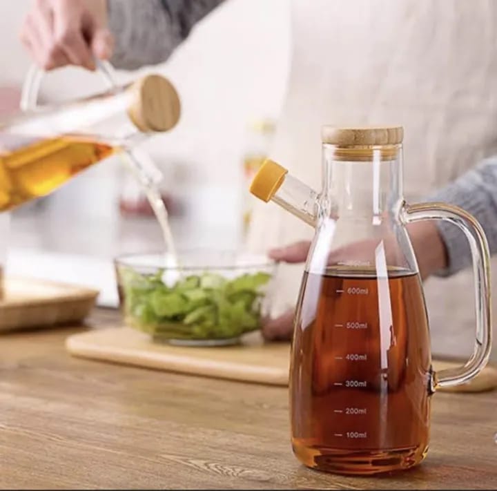 OIL GLASS JUG AIR TIGHT WOODEN LID 1000 CAPACITY BROSLICATE GLASS MATERIAL